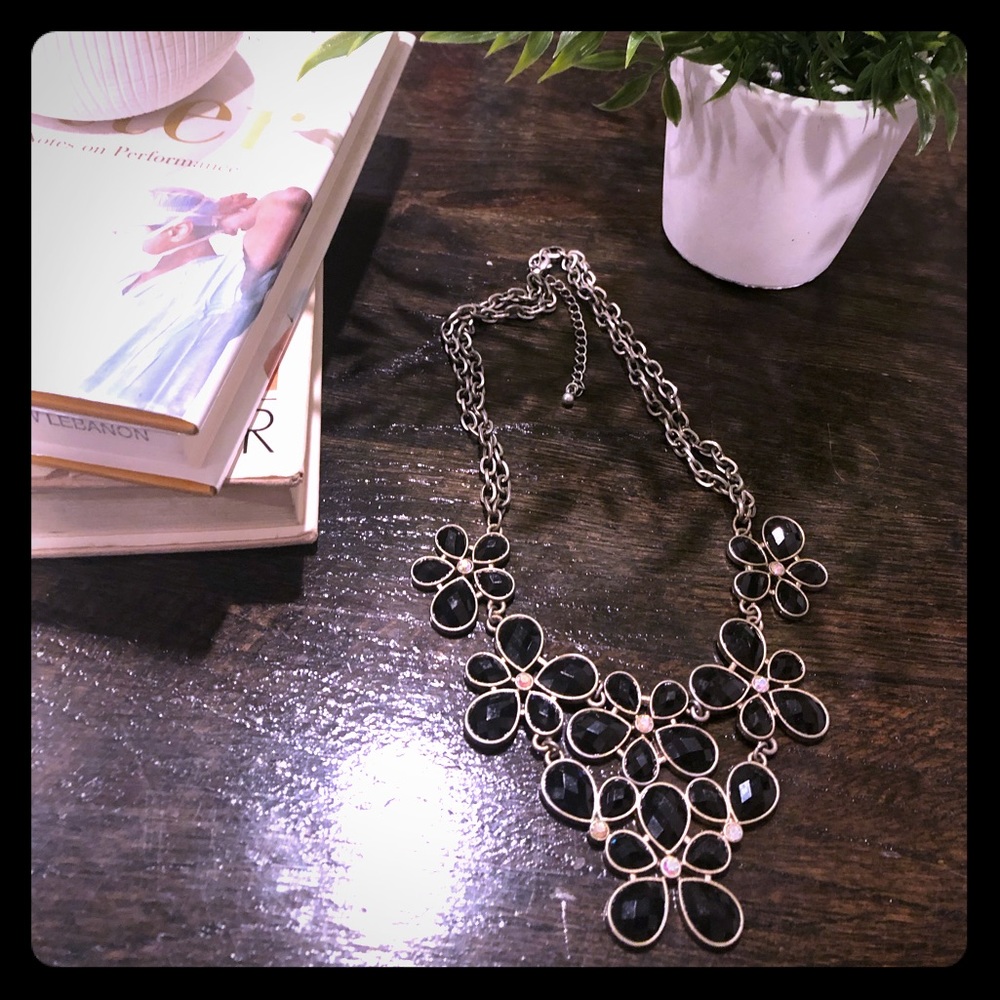 🌼Modern floral necklace